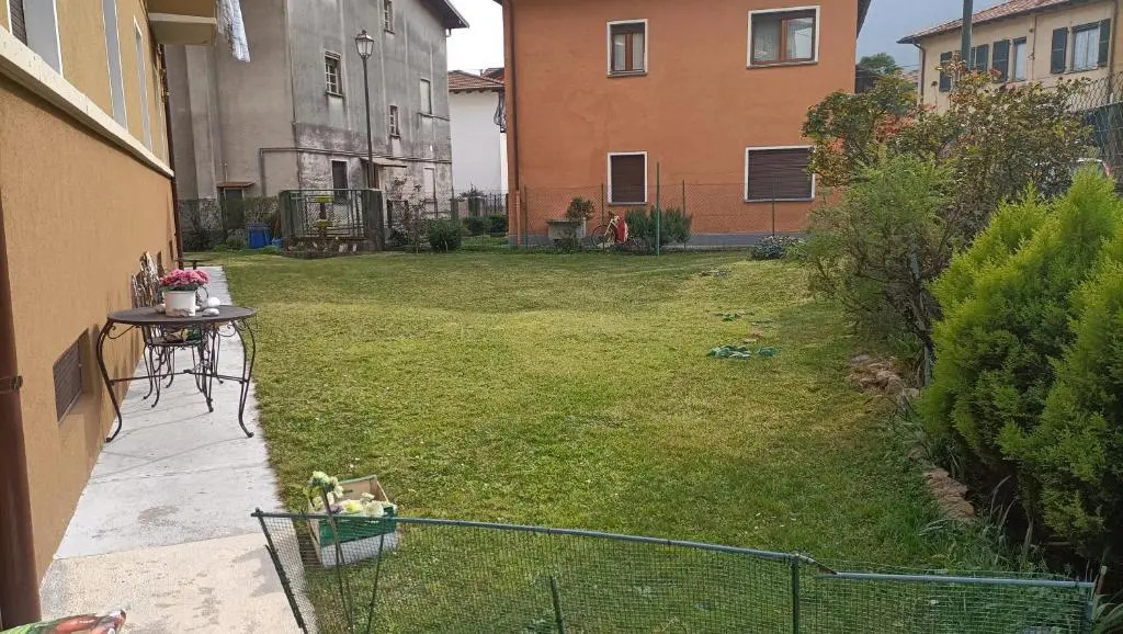 Apartment at few steps from the lake - Larihome A16