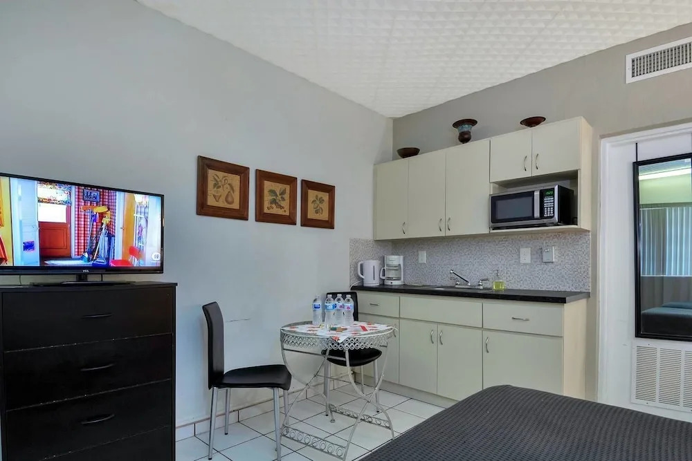 Lovely Apartment, Hallandale Beach!!!