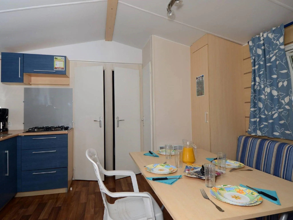 Cozy chalet with terrace in a wooded area close to Agde