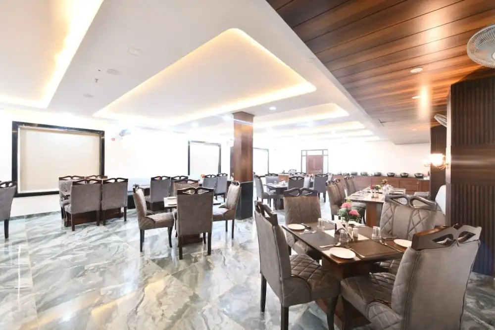 Click Hotel Narayana