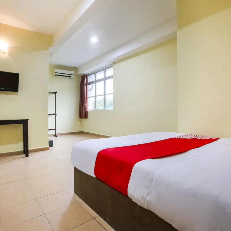 OYO 89585 Hotel Happy Inn