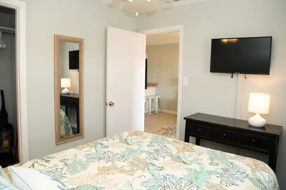 Sunrise Ge 212 2 Bedroom Condo by RedAwning