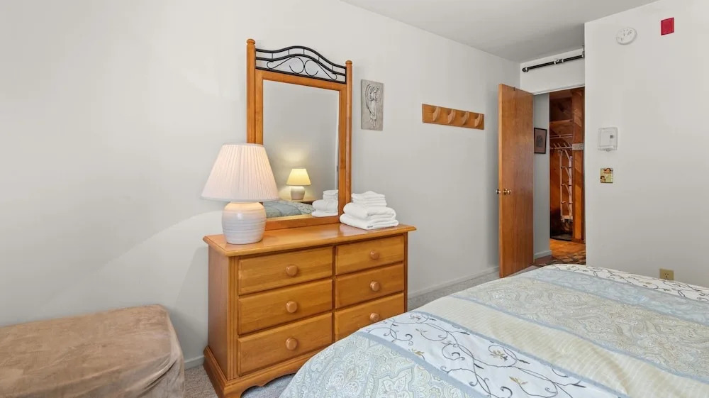 19 Mountainside 2 Bedroom Condo by RedAwning