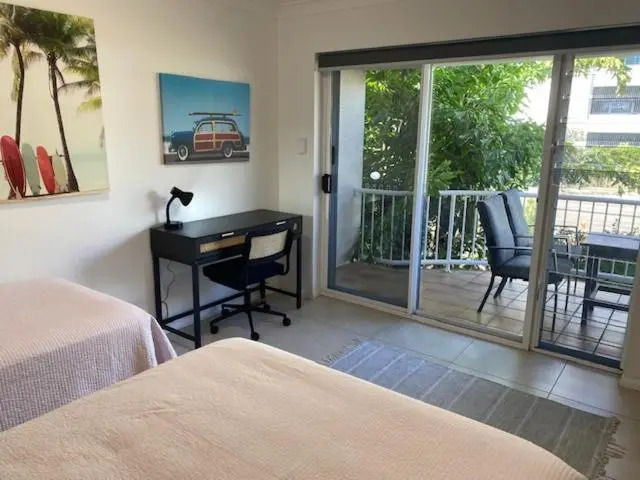 TOWNHOUSE 5 min walk to BEACH, SHOPS & STRAND