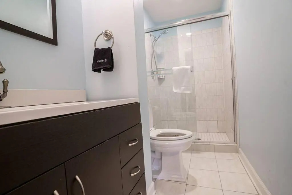River North 3BR/2BA: HUGE, Parking, Center Chicago