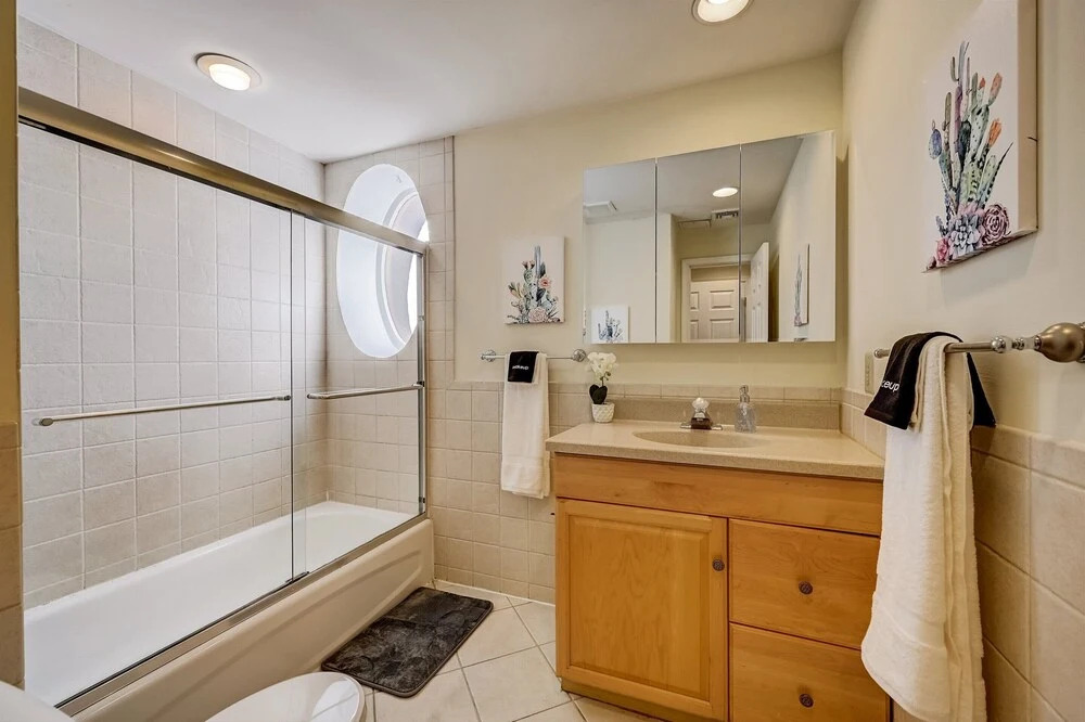 FRONTDESK 242 S 17th St Apts Rittenhouse Sq Philadelphia