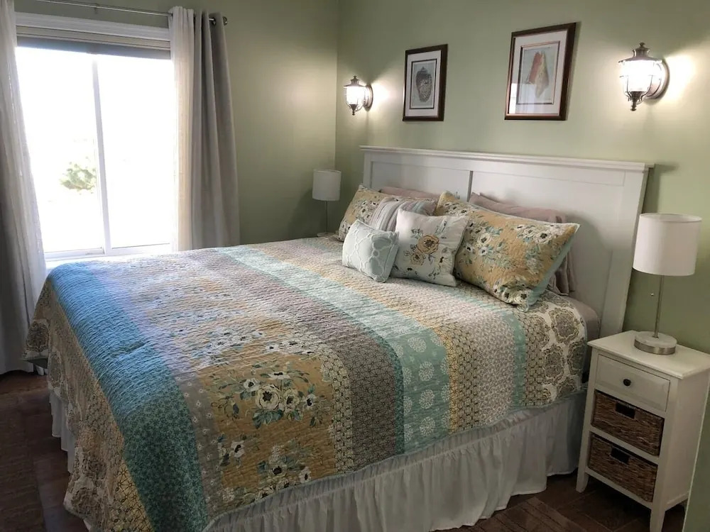 Bimini 107 2 Bedroom Condo by RedAwning