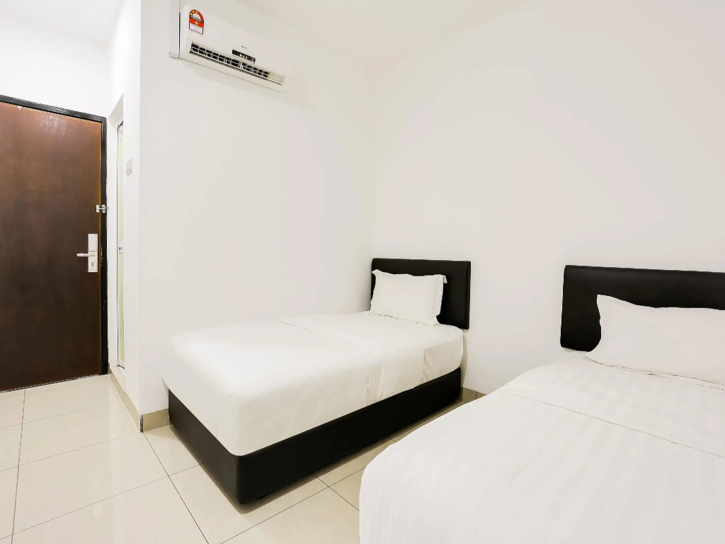 Super OYO 89495 Rich Hotel