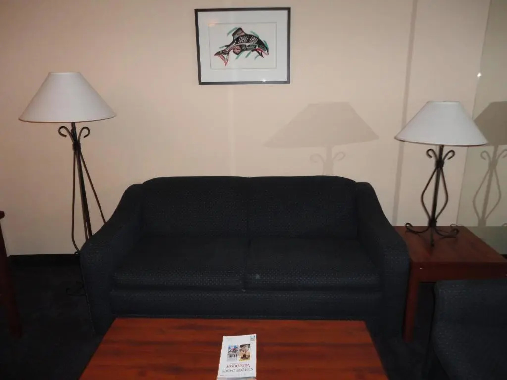 Rosedale on Robson Suite Hotel