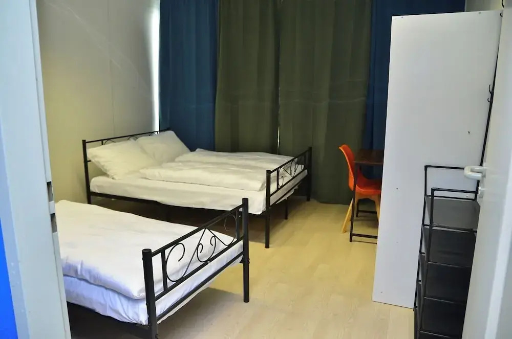 Xenon hostels