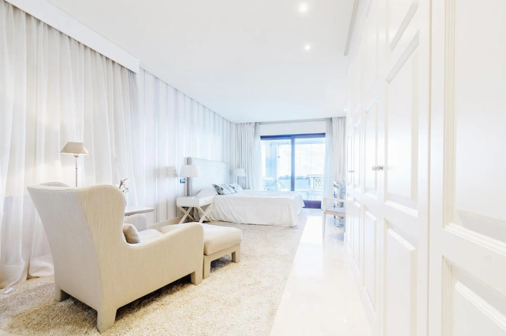Luxury Apartment Frontal To The Sea In Estepona Doncella Beach