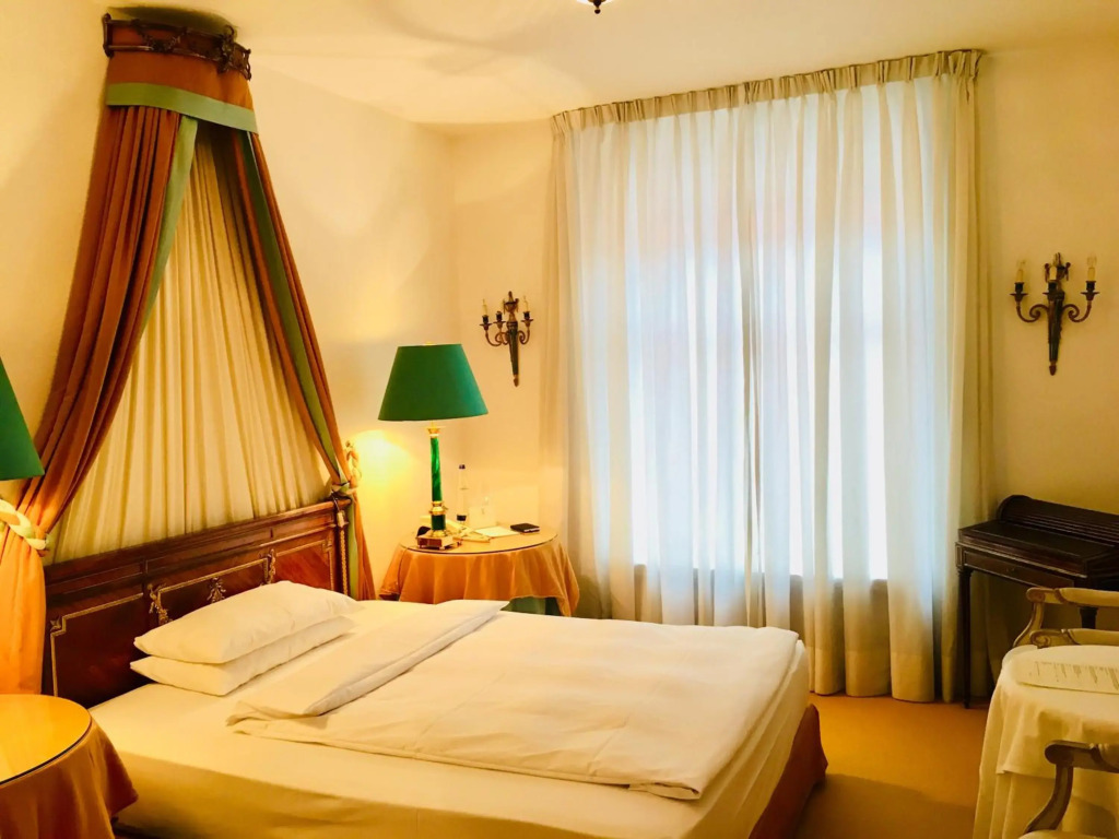 Hotel Opera