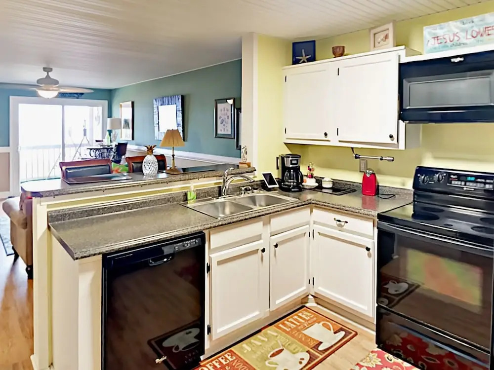 Oceanfront 2br W/ Private Balcony 2 Bedroom Condo