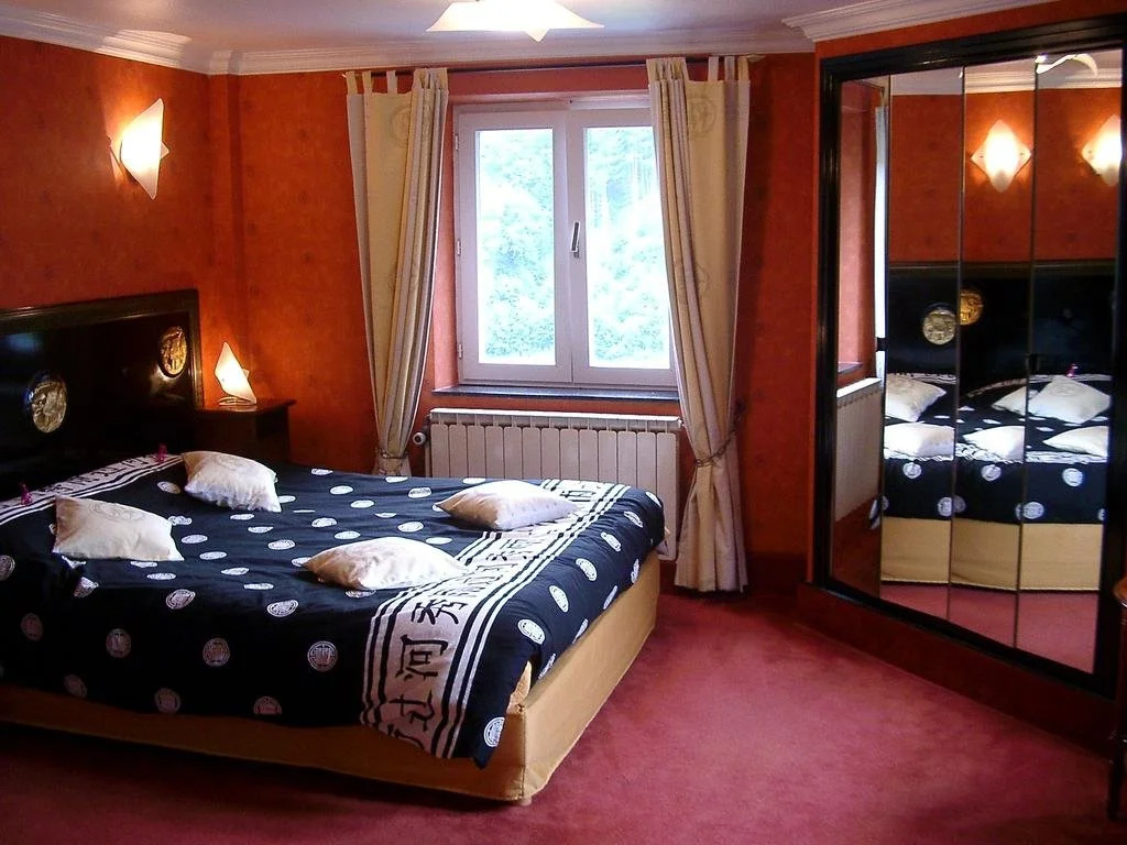 Hotels Aux Roches Fleuries