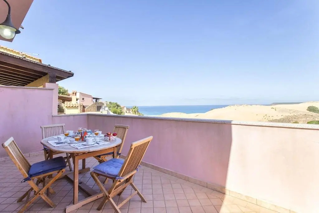 Torre dei Corsari vista mare con terrazza spiaggia sotto casa per 5 persone