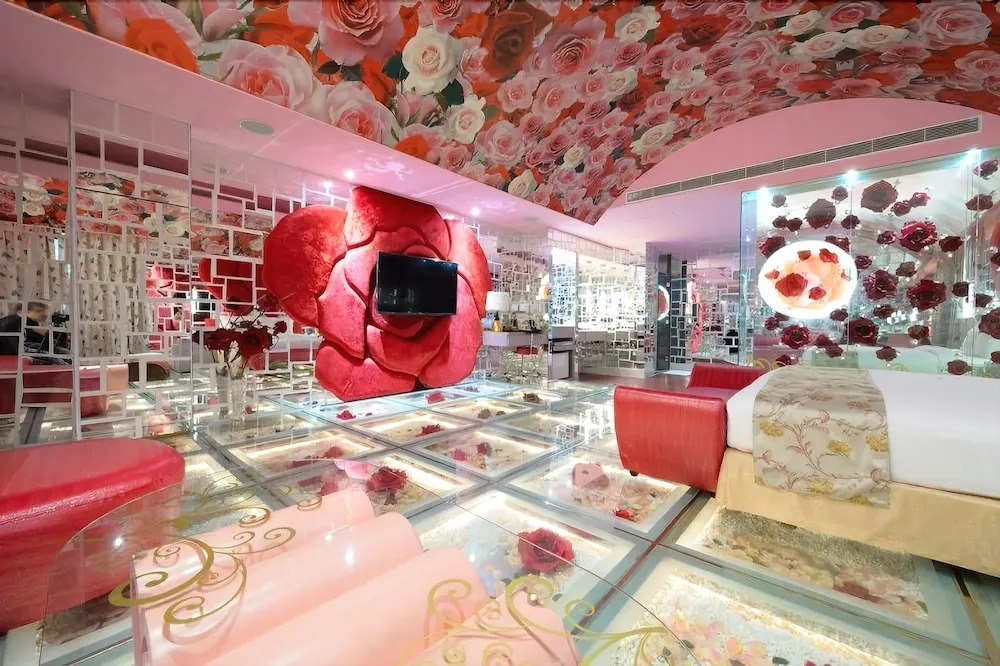 Eden Exoticism Planet Hotel