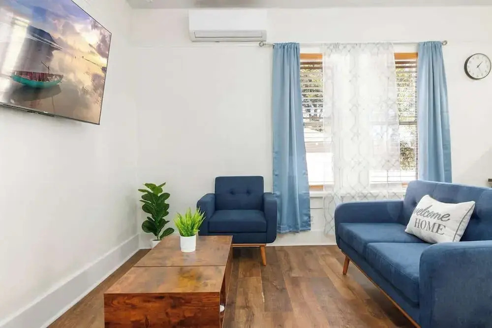 Charming 2-bedroom Home Lakeland