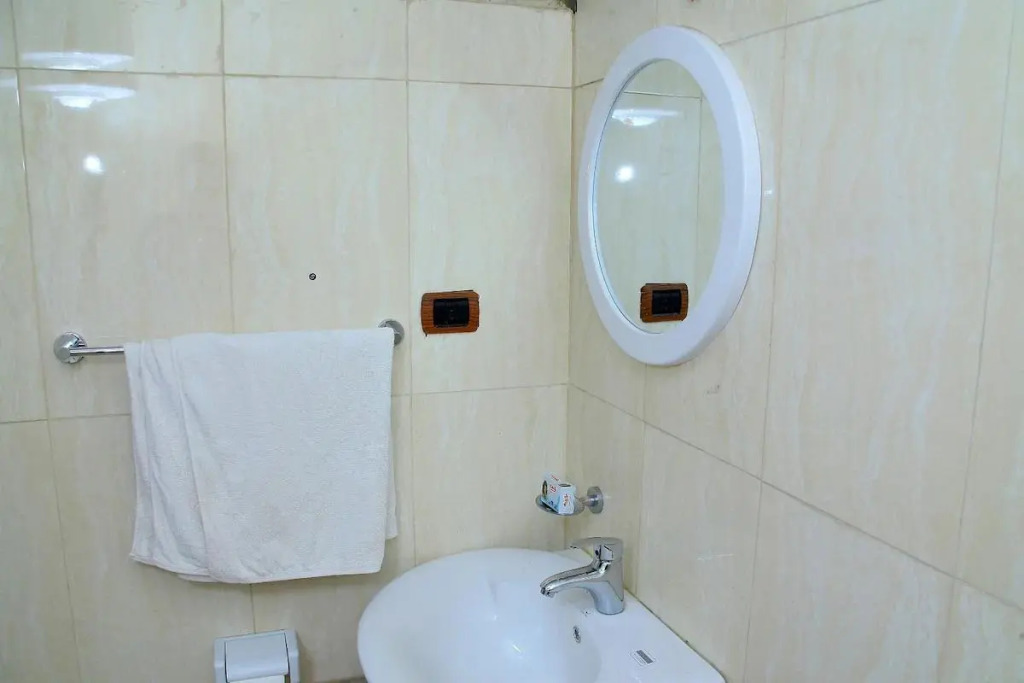 Bnow Hotel