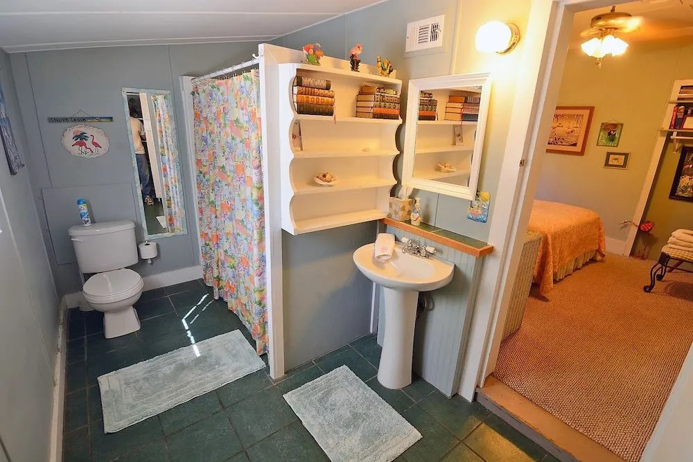 Old Carrabelle Hotel Captains Quarters Suite