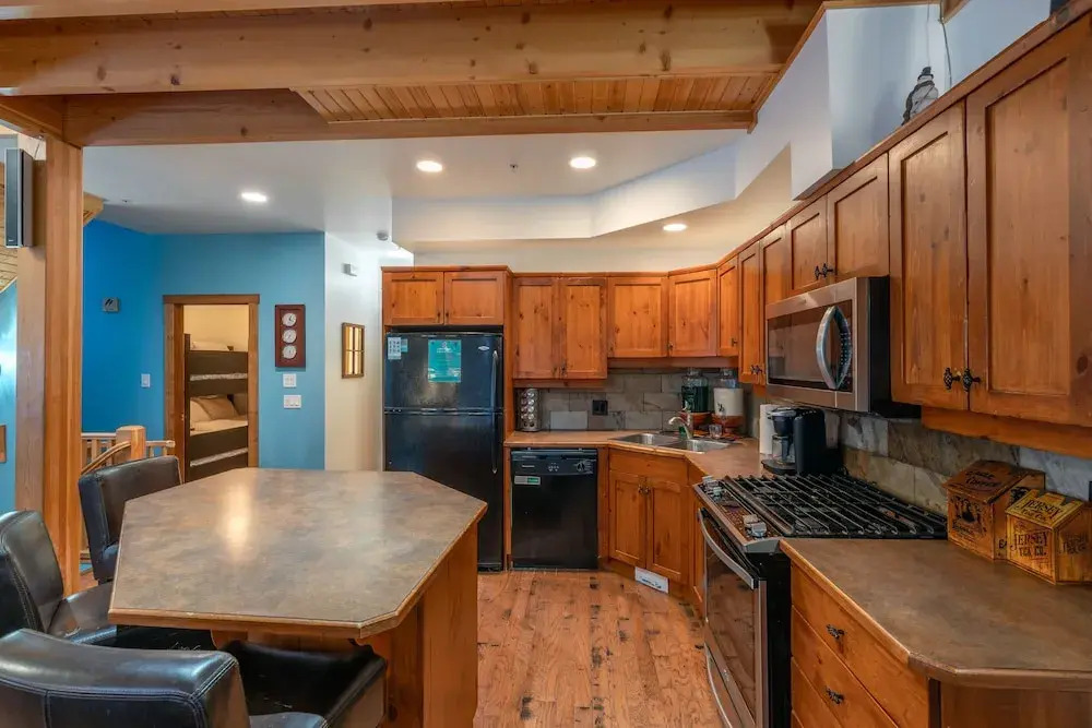 Forest Lane Hideaway - Luxurious Family Friendly Home with Private Hot Tub