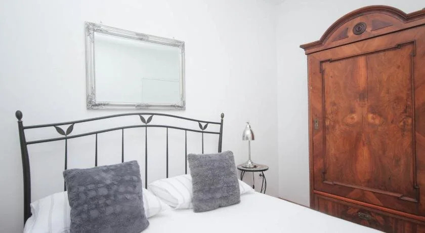Lolas Apartments