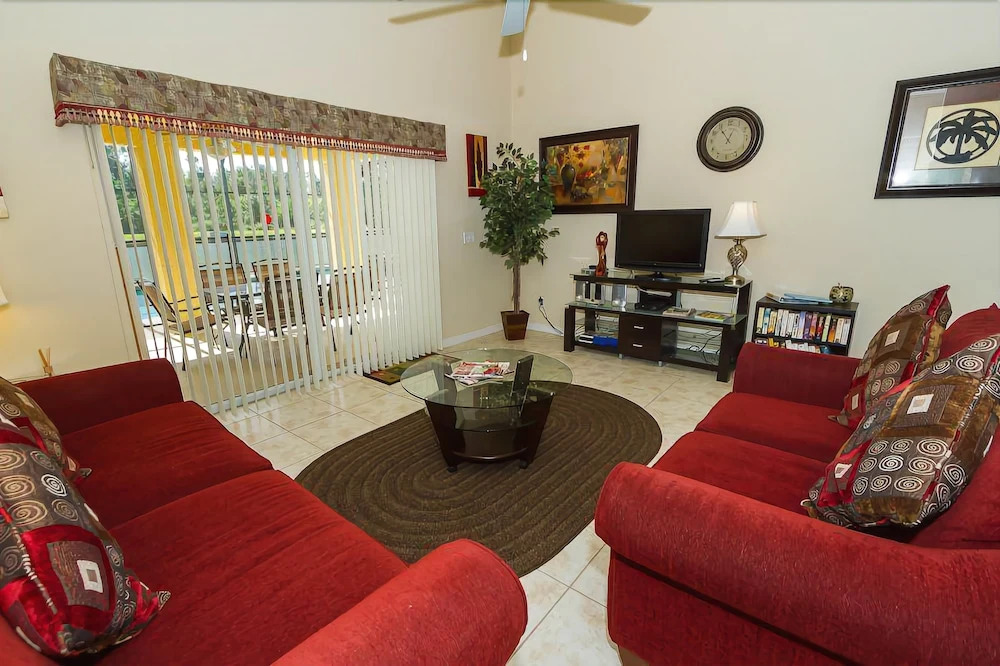 Fabulous 5 bed Villa With South Facing Pool and spa Overlooking Water and Conservation