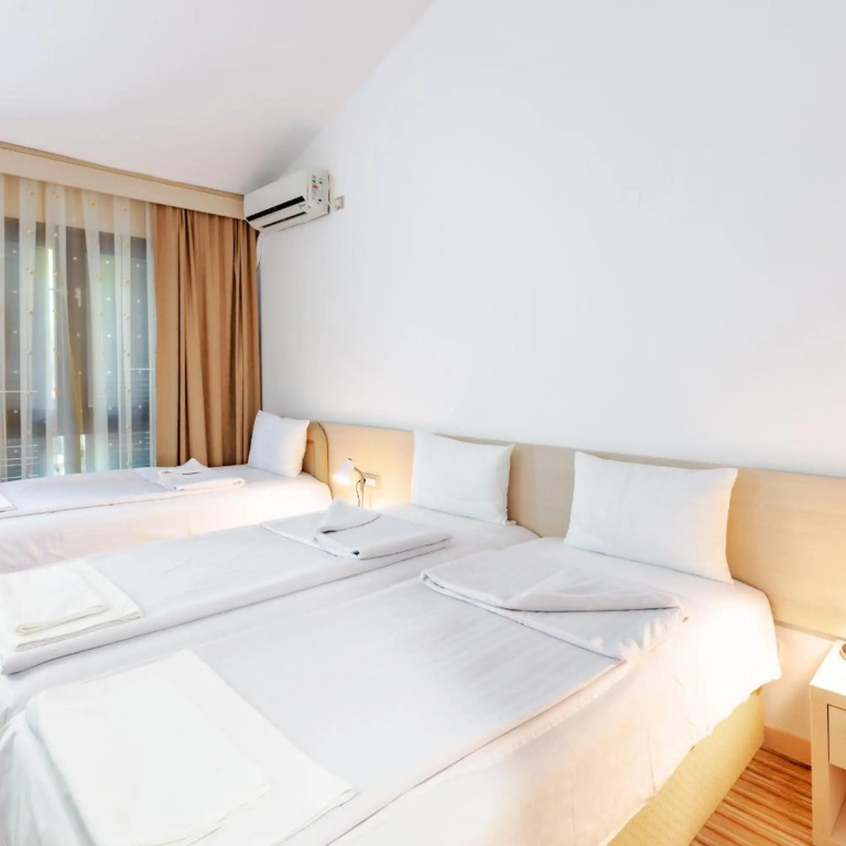 Hotel Pela