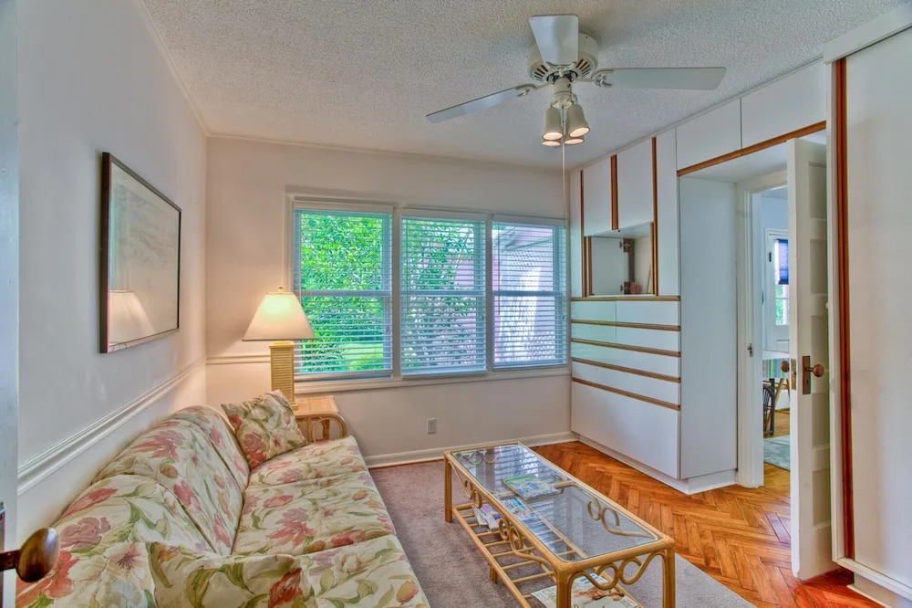 1 East Beach Causeway by Hodnett Cooper
