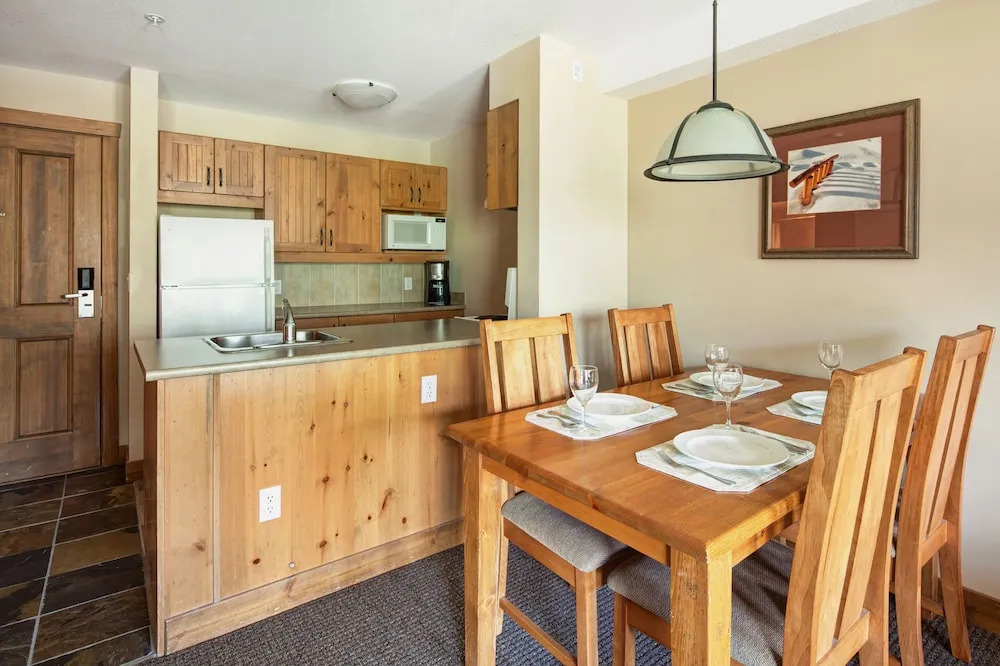 Panorama Mountain Resort - Ski Tip Tamarack Condos