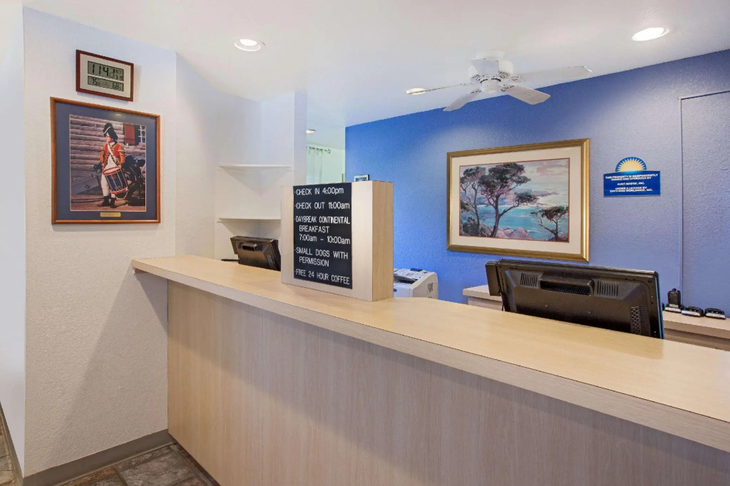 Days Inn by Wyndham Mackinaw City - Bridgeview Area