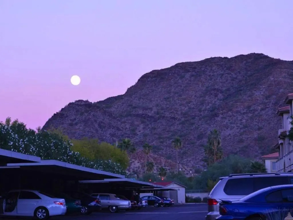 Resort Community: Three Heated 24/7/365 Pools; ½ mile walk to N. Mtn. Preserve!