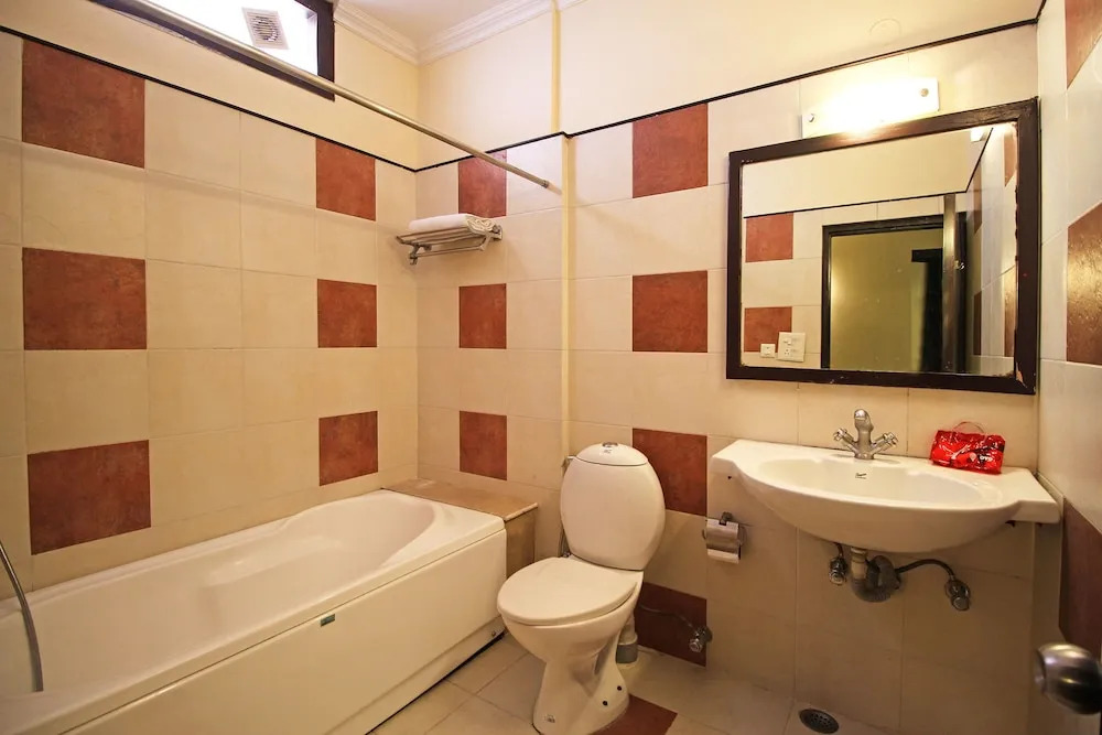 OYO Townhouse 017 HUDA City Center