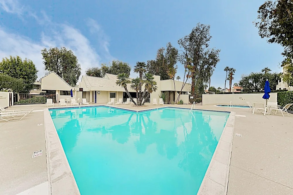 Chic Condo W/ Pool, Balcony – 1 Block To El Paseo! Condo