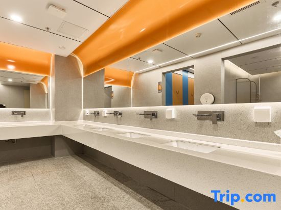 Stay at Ding Hotel (Beijing Lizhuang Business District 307 Hospital Branch)