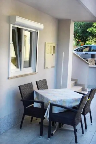 Apartment Pahljina