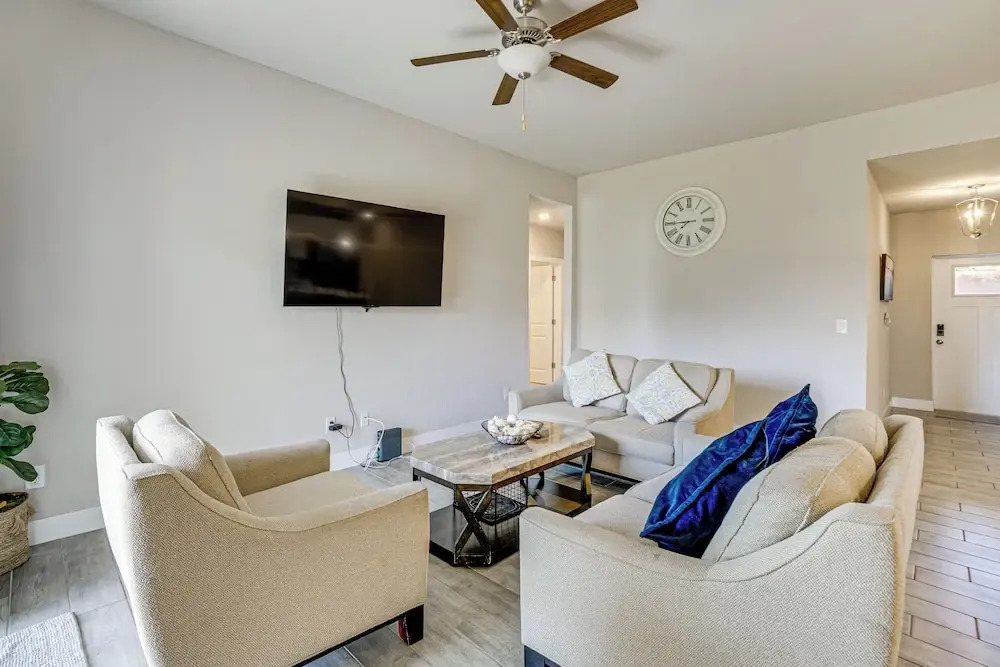 Golf, Shop & Beach-hop: Port Charlotte Gem w/ Yard