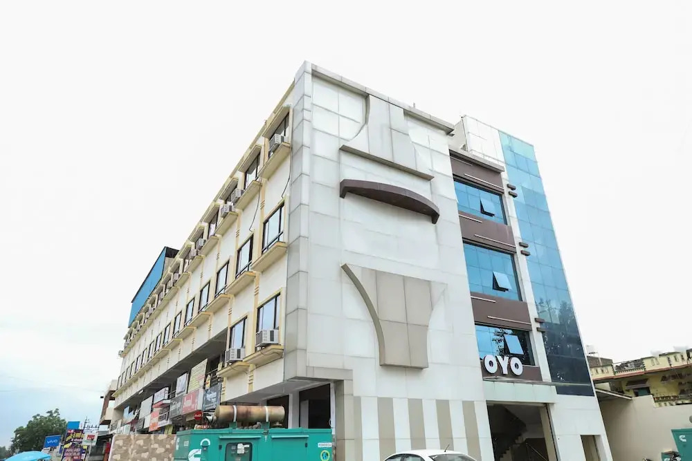 OYO Flagship 070 Hotel Orient Palace