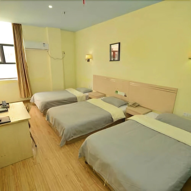 77 Chain Traders Hotel