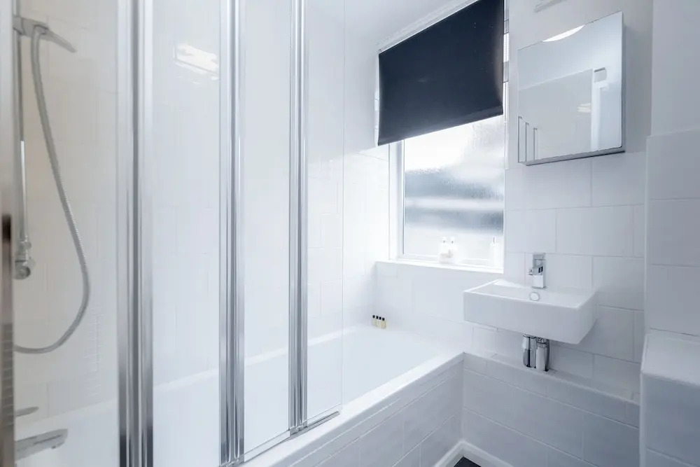 Putney Court - 1 Bed Apartment by BaseToGo