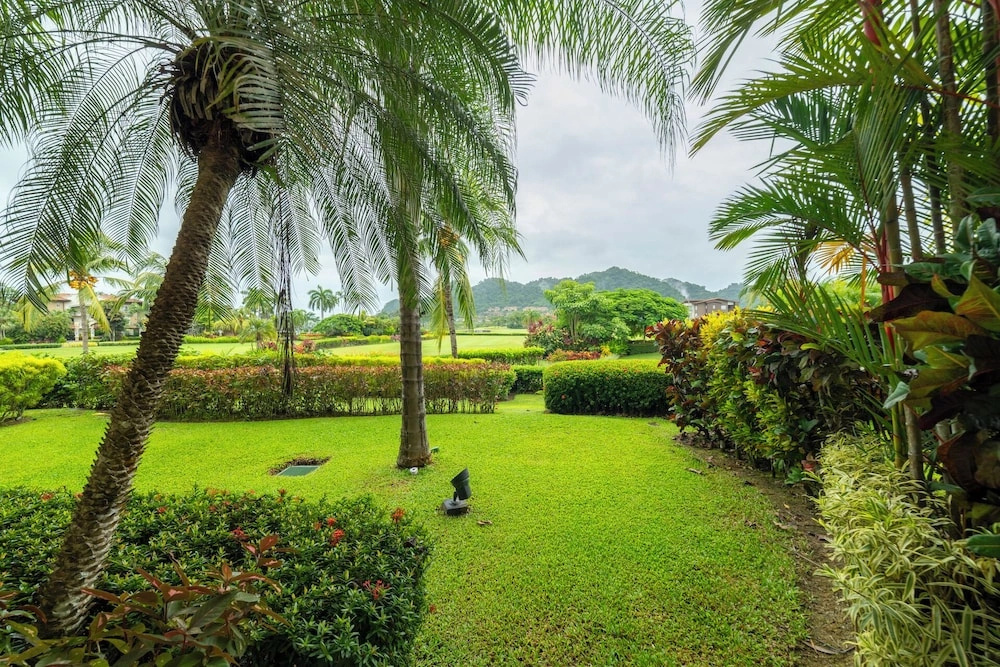 Del Mar 4O 2 bdr Garden View in Los Suenos