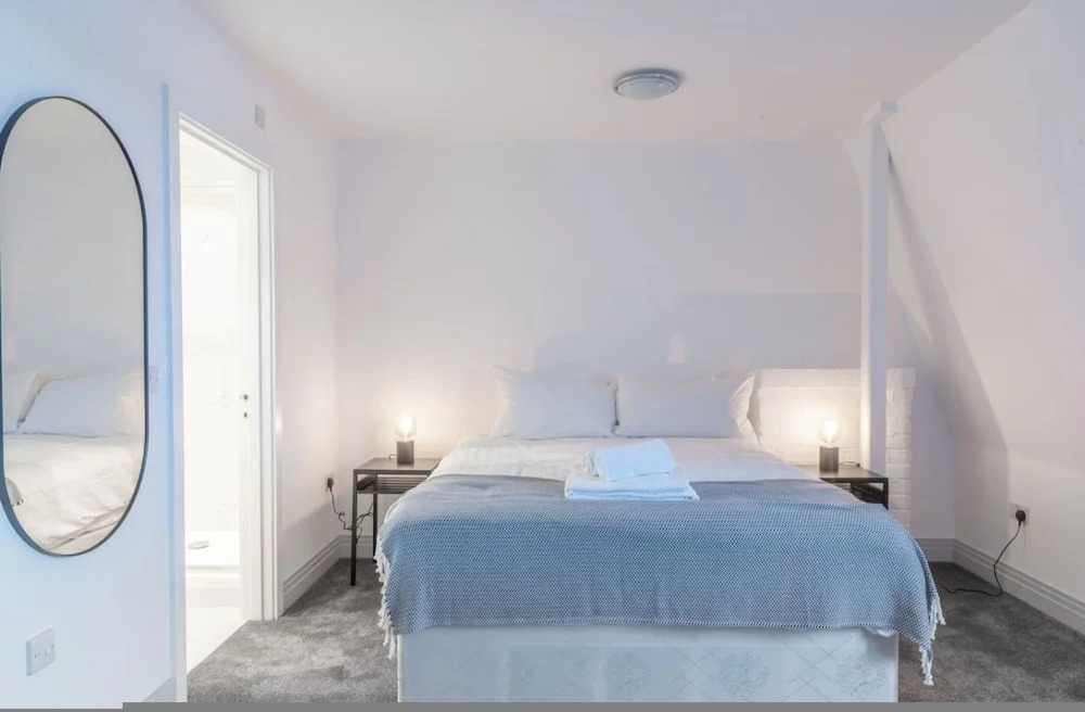 Newly Refurbished 2 bed With Fantastic View