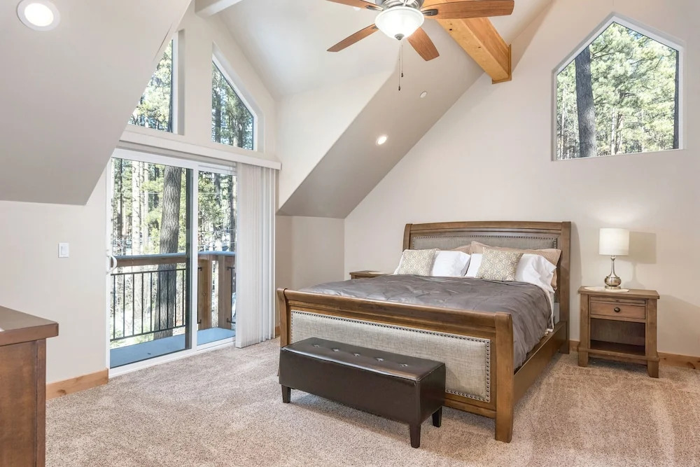 Expansive 6br W/ Hot Tub, Pool Table & 4 Balconies 6 Bedroom Home