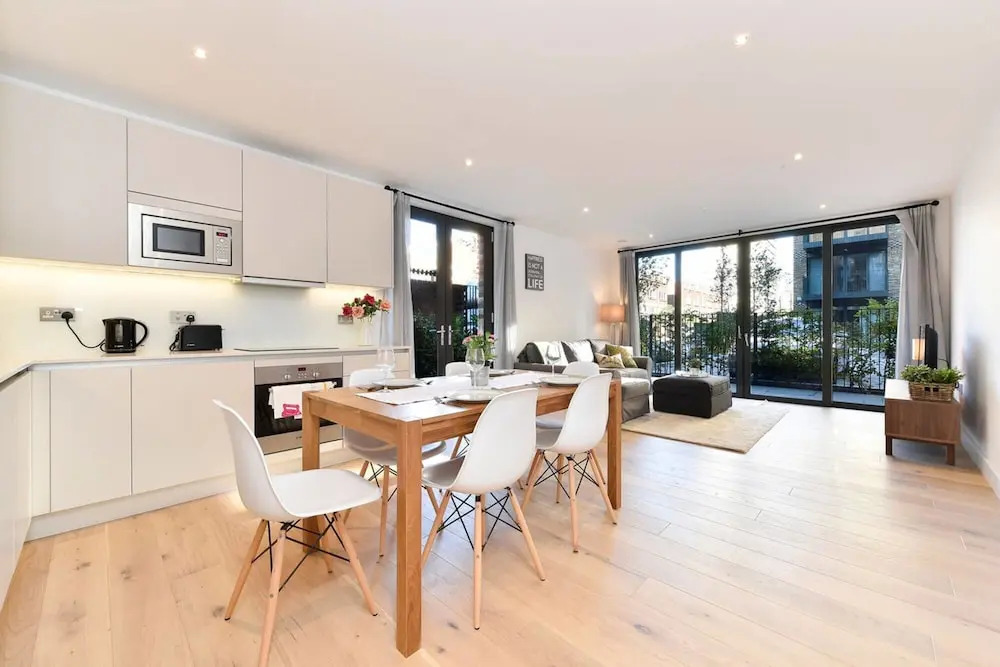 Bright, Spacious 2 bed Flat in Battersea, Sleeps 6