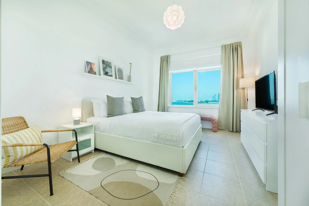 Maison Privee - Modern & Bright Apt with Sea Front Views of Burj AlArab