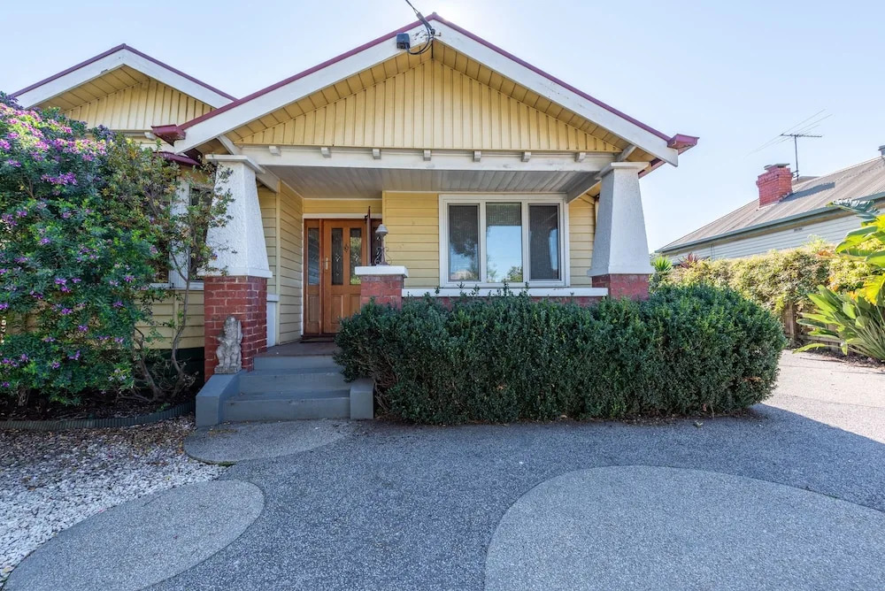 Gorgeous family retreat next to the CBD