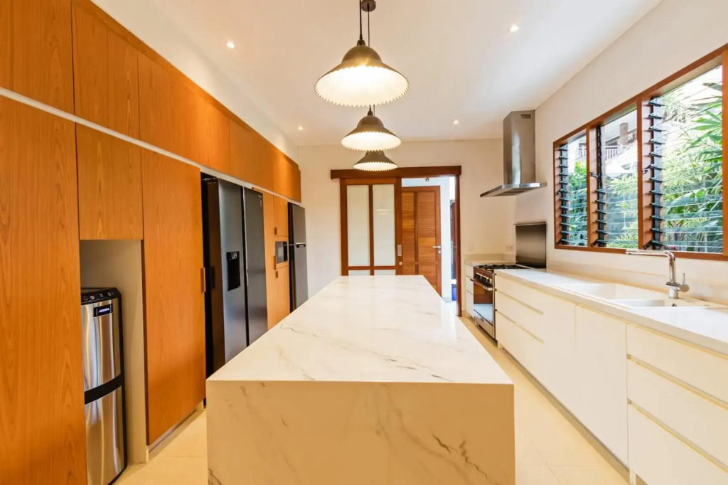 Heritage Villa, Ultimate 6 bed, 20 meter pool 700 metre from beach