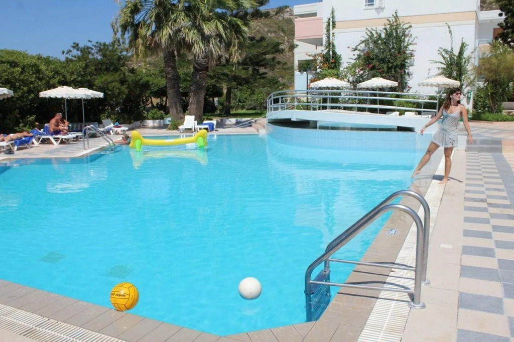 Irinna Hotel-Apartments