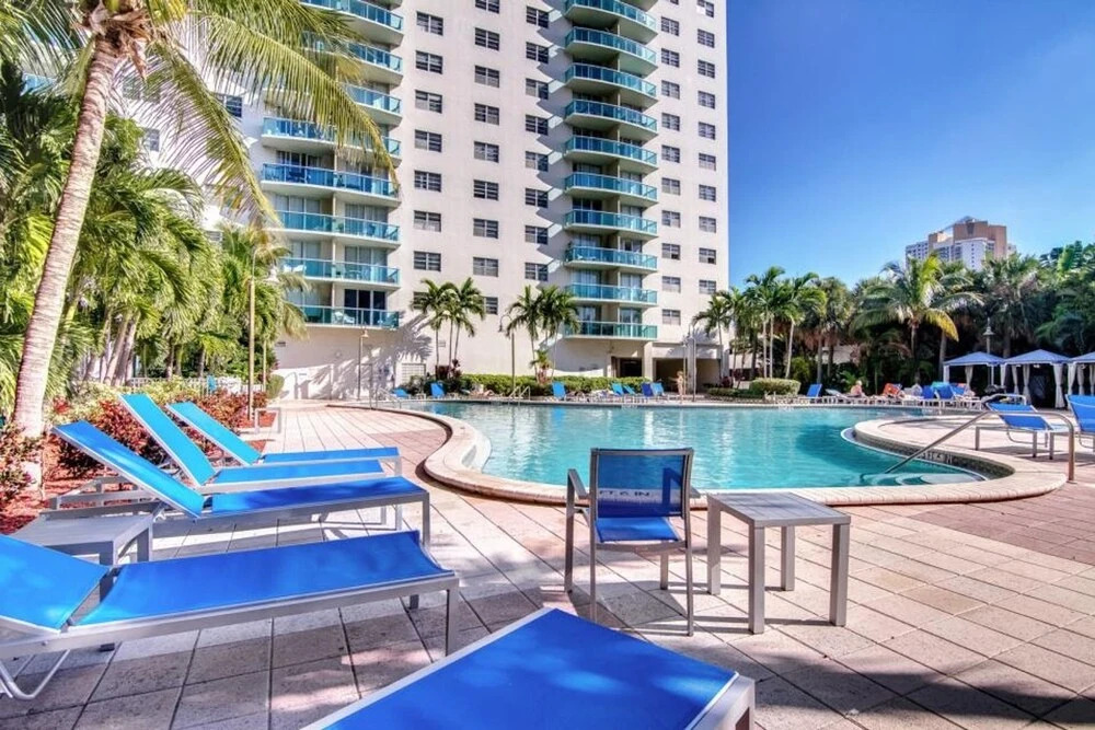 19370 Collins Ave # 1621