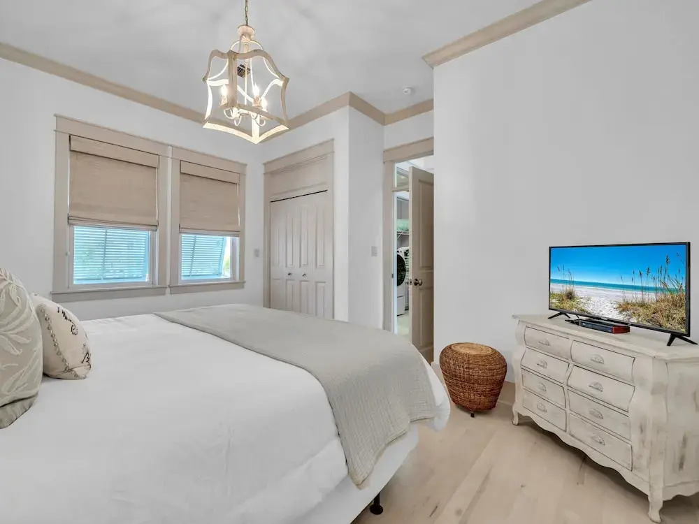 4BR Beachfront Home With Hot tub & Private Beach Access!