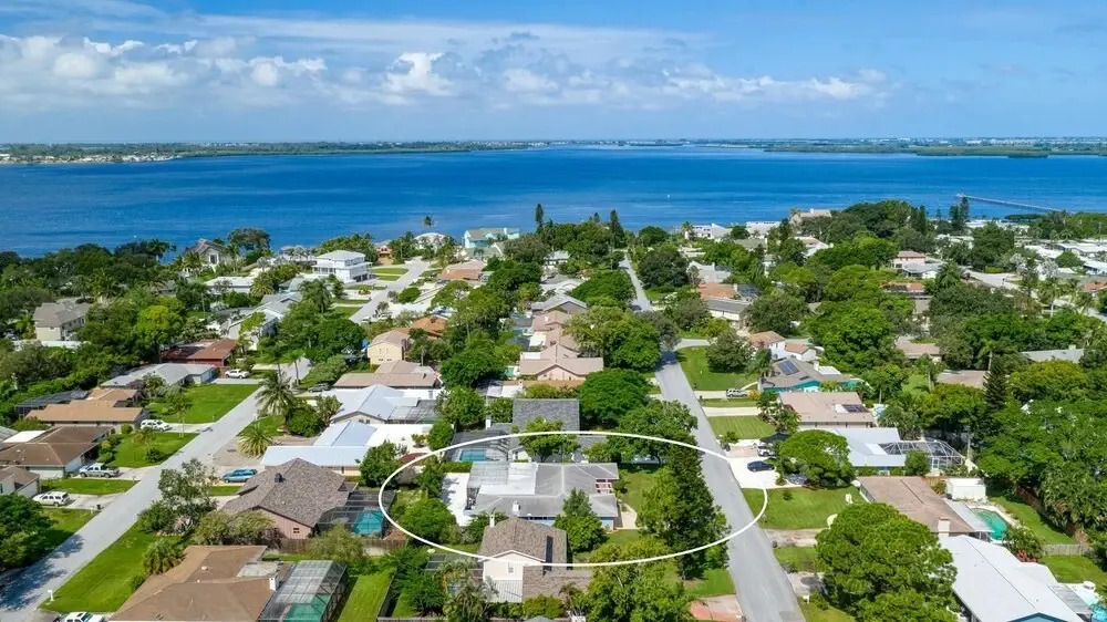 Montauks Point 5 Bedroom Pool Home Minutes away from local Beaches 5 Home by RedAwning